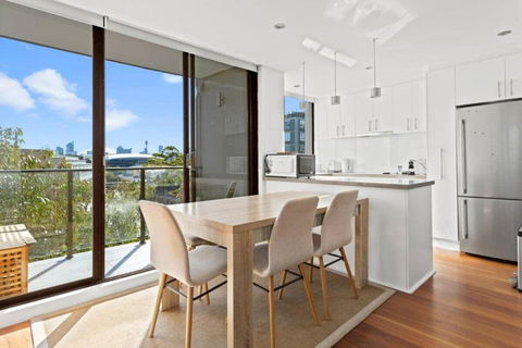 Prime Location 2-Bed Apartment With Parking - Airlie Beach Holiday 1