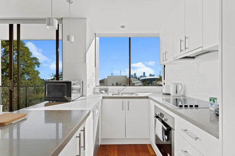 Prime Location 2-Bed Apartment With Parking - Airlie Beach Holiday 3
