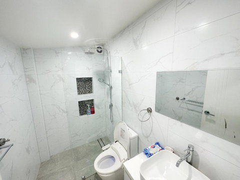 Private, Local Living Studio In Mascot, Airport - Airlie Beach Holiday 1