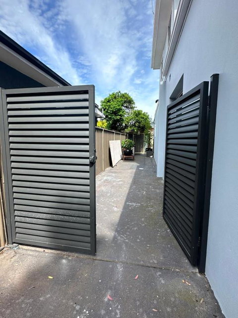 Private, Local Living Studio In Mascot, Airport - Airlie Beach Holiday 3