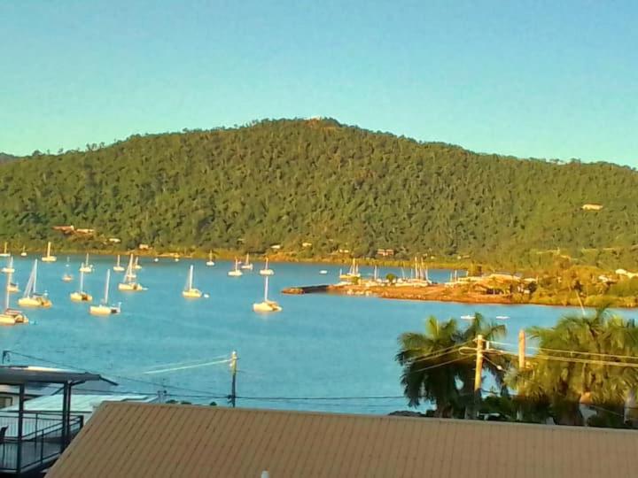QCWA Cheerful Cottage - Airlie Beach