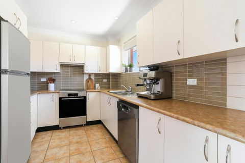 Randwick L 3 Bedroom Apartment + Parking - Airlie Beach Holiday 3