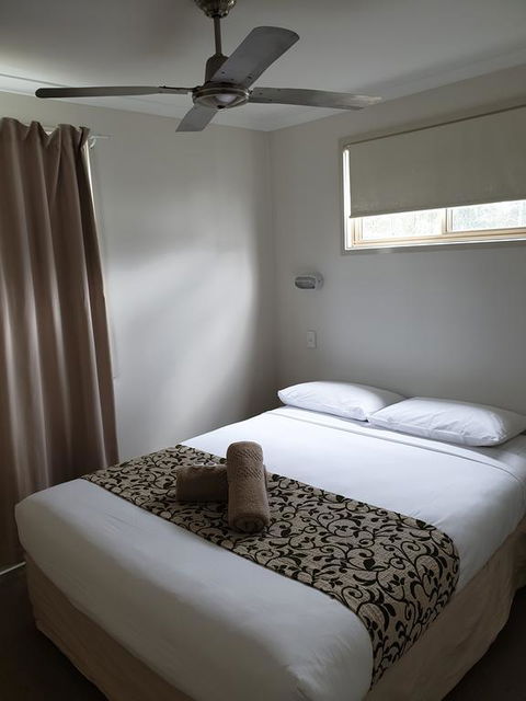 Australian Motor Homes Tourist Park - Airlie Beach Holiday 3