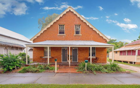 Azile 1875 Heritage Victorian Duplex - Airlie Beach Holiday 3