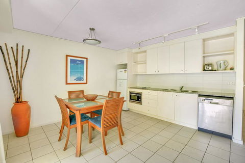 Baden 61 - Rainbow Shores, Air Conditioned Unit, Walk To Beach, Pool, Tennis Court - Airlie Beach Holiday 3