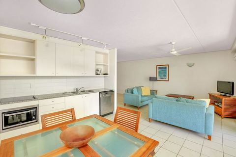 Baden 61 - Rainbow Shores, Air Conditioned Unit, Walk To Beach, Pool, Tennis Court - Airlie Beach Holiday 0