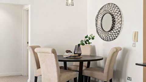 Balgowlah Executive Apartment - Airlie Beach Holiday 1