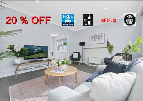 BALLARAT CLOSE 2 CBD + HOSPITAL+3BR HOME+NETFLIX + WiFi + Gift - Airlie Beach Holiday 0