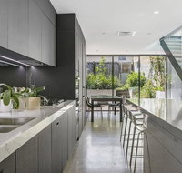 Balmain Bombshell Executive  Family Retreat - Airlie Beach Holiday