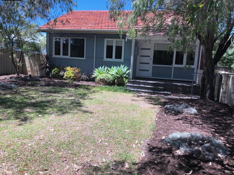 Barefoot Beach Cottage - Busselton - Airlie Beach Holiday 0