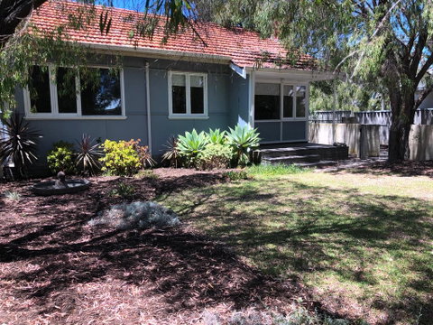 Barefoot Beach Cottage - Busselton - Airlie Beach Holiday 3