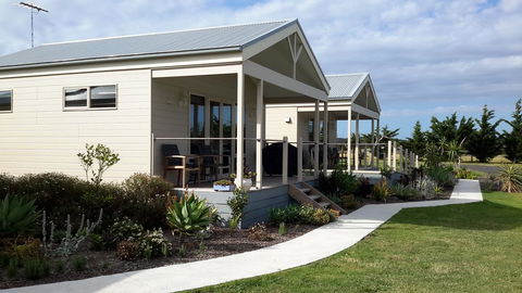 Bass Coast Country Cottages - Airlie Beach Holiday 0