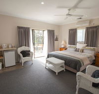 Batemans Bay Manor - Bed and Breakfast - Airlie Beach Holiday