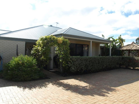 Baudins Of Busselton Bed And Breakfast - Airlie Beach Holiday 3