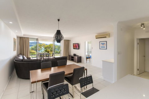 Beach Front Lagoon Lodge Apartments - Airlie Beach Holiday 2