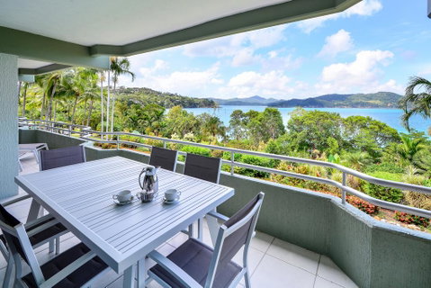 Beach Front Lagoon Lodge Apartments - Airlie Beach Holiday 0