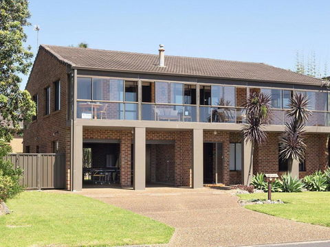 Beach House On Jones Beach - Kiama Accommodation - Airlie Beach Holiday 0