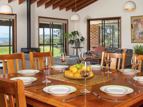 Beach House On Jones Beach - Kiama Accommodation - Airlie Beach Holiday 2