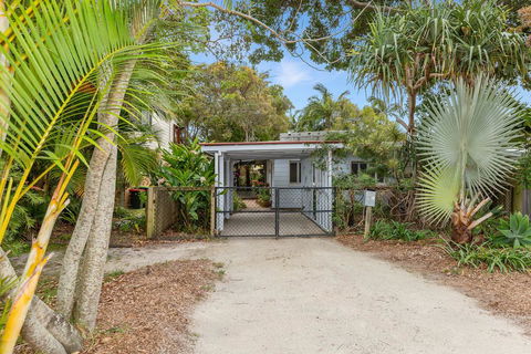 BEACH RETREAT - Airlie Beach Holiday 2