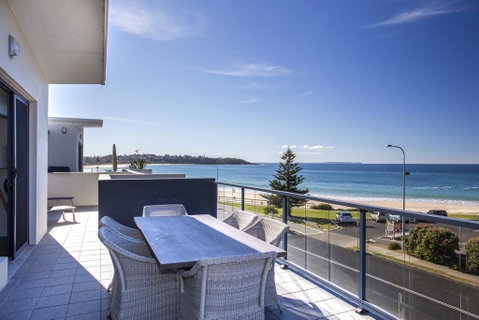 Beachfront Apartment 10 - Airlie Beach Holiday 0