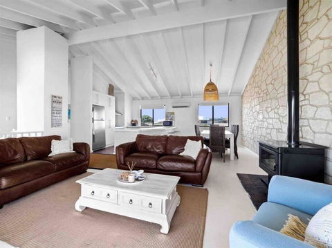 Relaxing Getaway Beachfront Access Multi Family Pets Mandurah - Airlie Beach Holiday 0