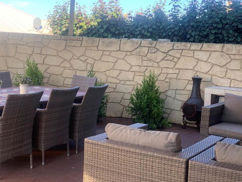 Relaxing Getaway Beachfront Access Multi Family Pets Mandurah - Airlie Beach Holiday 3