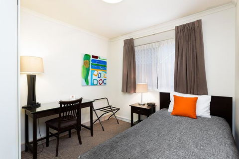 Redcliffe Motor Inn - Airlie Beach Holiday 1
