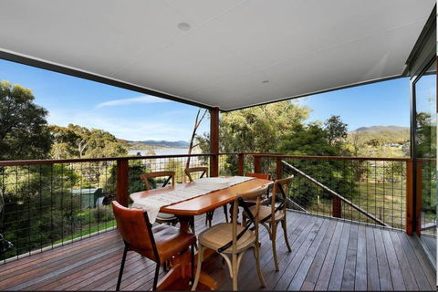 Relax At Goughs Bay - Airlie Beach Holiday 0