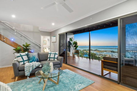 Relax & Daydream At 2 Elementa - Airlie Beach Holiday 1