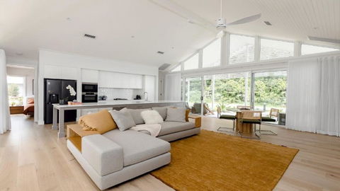 Resort Style Living With Pool, Tennis Court And Beach - Airlie Beach Holiday 0