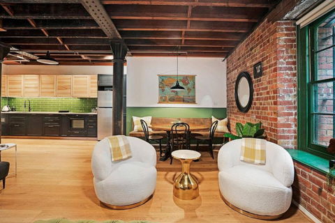 Retro Meets Industrial At Heritage Bond Store - Airlie Beach Holiday 1