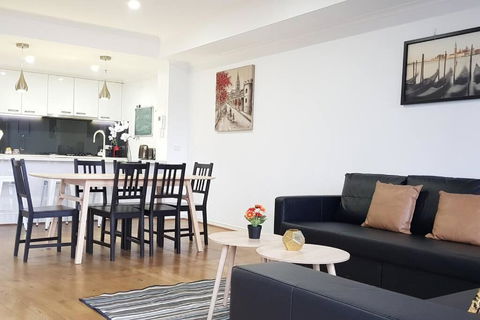 RiverView Spacious 3BR2Bath2Car WifiPoolGym Crown - Airlie Beach Holiday 2