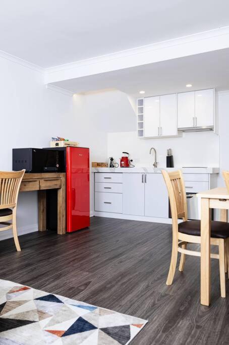 Salamanca Getaway Battery Point - Airlie Beach Holiday 0