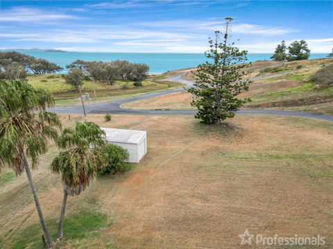 Rocky Retreat At Emu Park - Airlie Beach Holiday 3