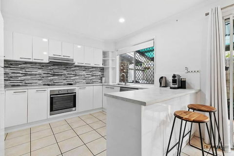 Rosella Rise! - Airlie Beach Holiday 1