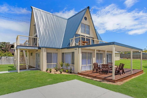Rye Beach Chalet And Loft - Airlie Beach Holiday 3