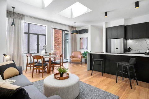 Sanctuary At Saddlers - Where Rustic Meets Refined - Airlie Beach Holiday 1