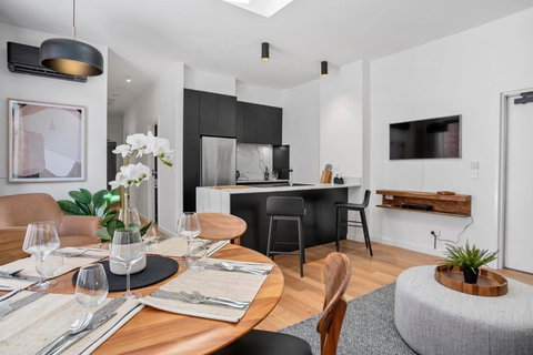 Sanctuary At Saddlers - Where Rustic Meets Refined - Airlie Beach Holiday 3