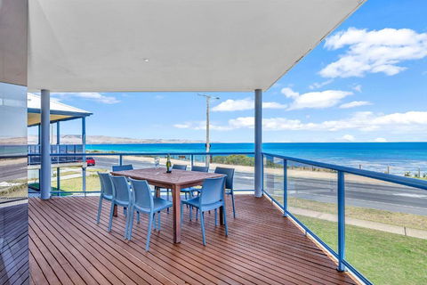 Sail Away - Aldinga Beach - C21 SouthCoast Holidays - Airlie Beach Holiday 0