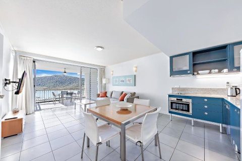 Sails On The Sea - Club Wyndham - Airlie Beach Holiday 1