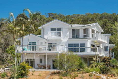 Salt Spray - Airlie Beach Holiday 0