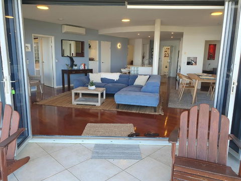 Sanbah-Surf, Views, Beach - Airlie Beach Holiday 1