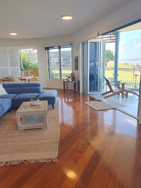 Sanbah-Surf, Views, Beach - Airlie Beach Holiday 3