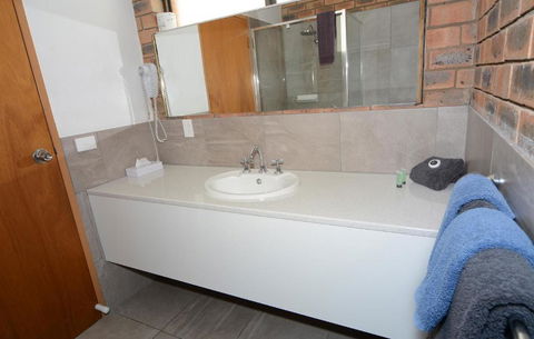 Sandhurst Motor Inn Bendigo - Airlie Beach Holiday 2