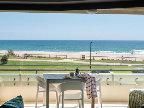 Sandrift Beachfront Apartments - Airlie Beach Holiday 2