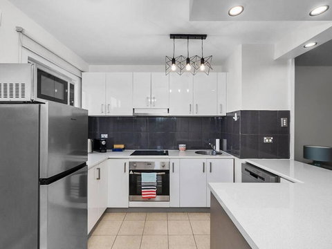 Sandy Bay Apartment With Hobart River View, Near UTAS - Stroll To Cafes And Shops - Airlie Beach Holiday 3