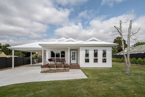 Tamar Valley Luxury Retreat - Airlie Beach Holiday 0