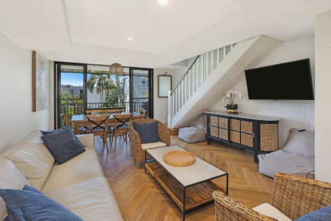 TARA7- On Trend At Taranaki - Airlie Beach Holiday 0