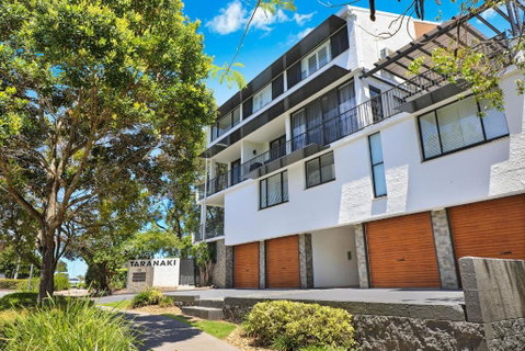 TARA7- On Trend At Taranaki - Airlie Beach Holiday 1