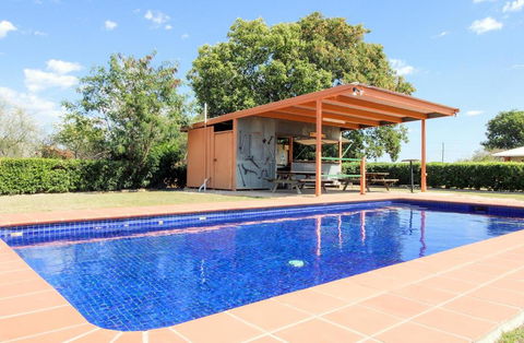 The Gidgee Inn - Airlie Beach Holiday 1